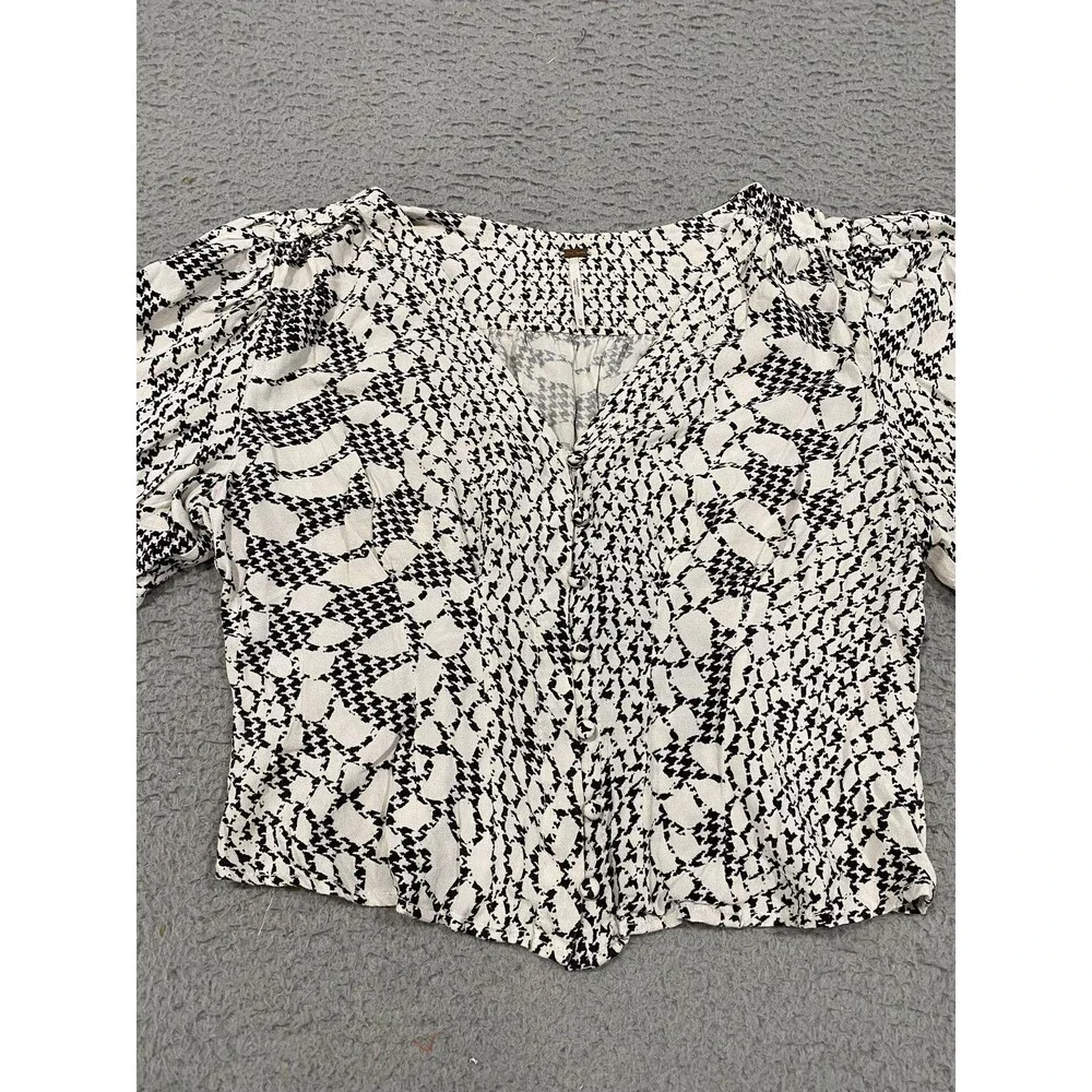 Free People Blouse Womens Medium White Black Animal Print Cropped Puff Sleeve